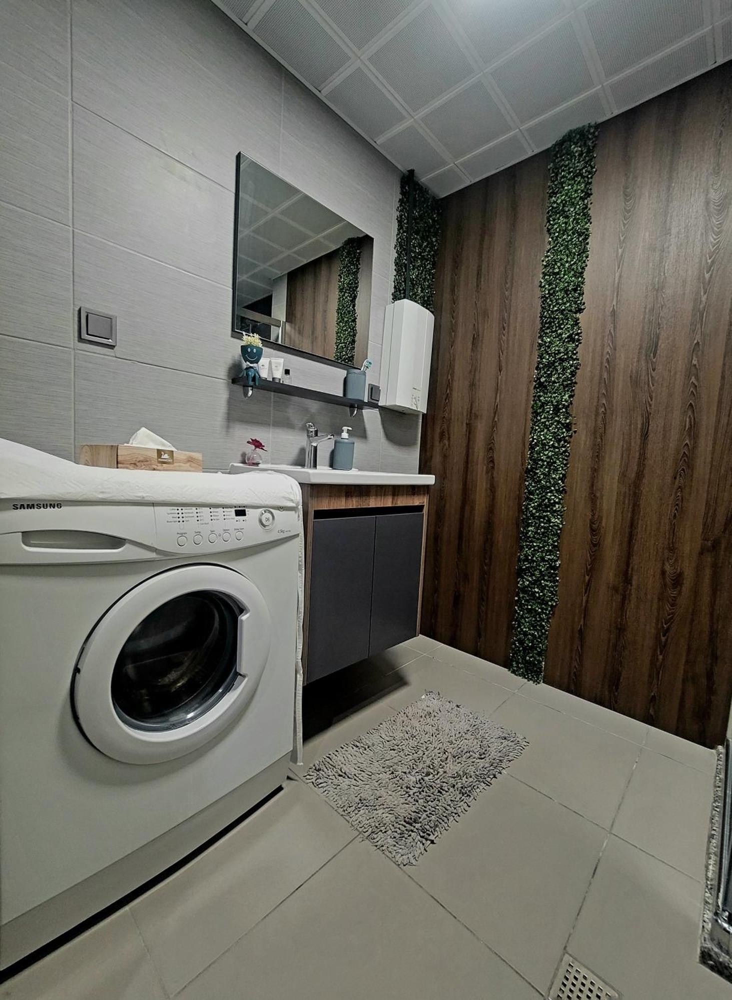 Alfred Sky Smart Apartment 29Th Spa Included Skopje Exterior photo